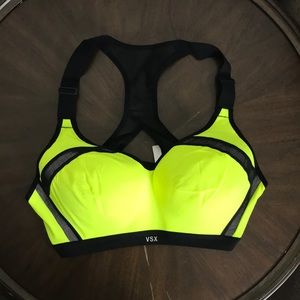Victoria’ s Secret sports Bra